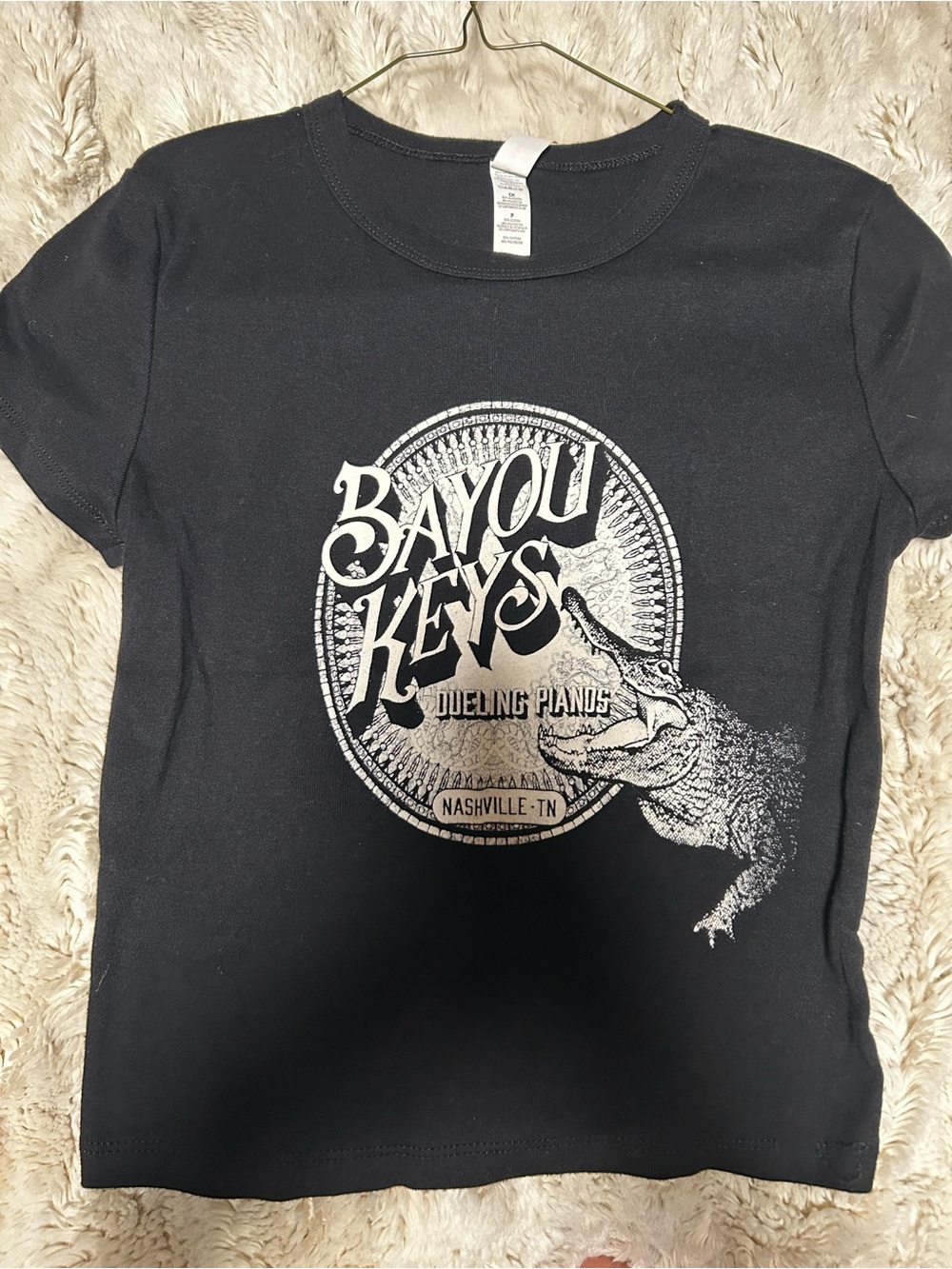 Laney Wilson’s Bayou Keys black cropped shirt S
